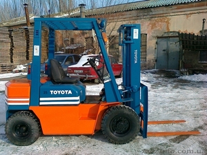 вилочный автопогрузчик тойота 5FG25 на 2.5 тонны