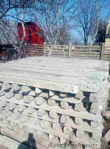 Стовпчики з/б (столбики ж/б) нові та б/у,  сітка рабиця в асортименті