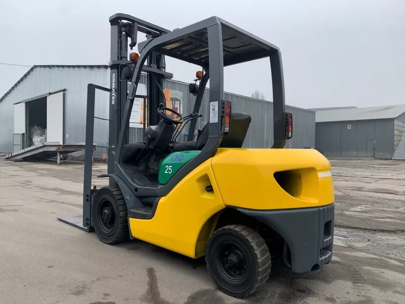 Вилковий автонавантажувач Komatsu з бічним зміщенням. Модель: FG25C-15.  - <ro>Изображение</ro><ru>Изображение</ru> #3, <ru>Объявление</ru> #1747153