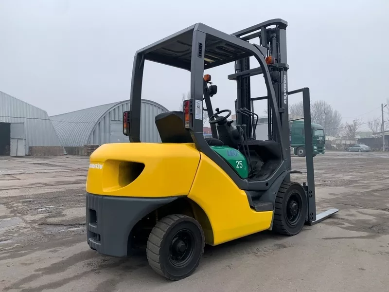 Вилковий автонавантажувач Komatsu з бічним зміщенням. Модель: FG25C-15.  - <ro>Изображение</ro><ru>Изображение</ru> #4, <ru>Объявление</ru> #1747153