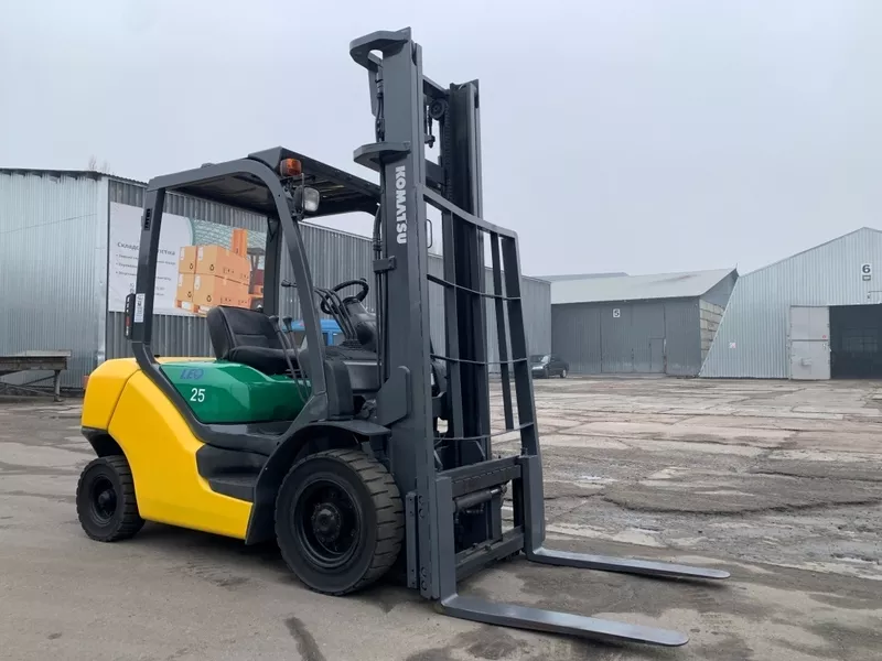 Вилковий автонавантажувач Komatsu з бічним зміщенням. Модель: FG25C-15.  - <ro>Изображение</ro><ru>Изображение</ru> #5, <ru>Объявление</ru> #1747153